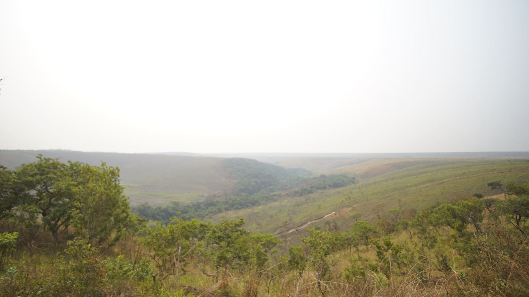 La vallée de la Lumene vue depuis le camp de Bombo Lumene