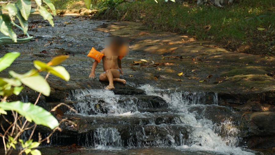 Les marches de la cascade