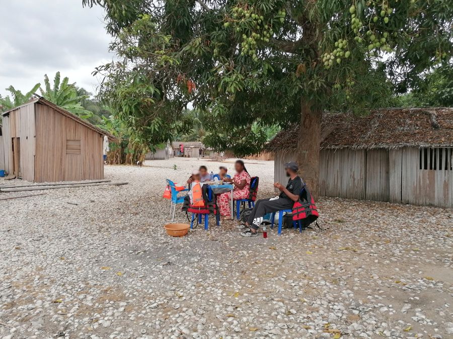 Repas sur l’île